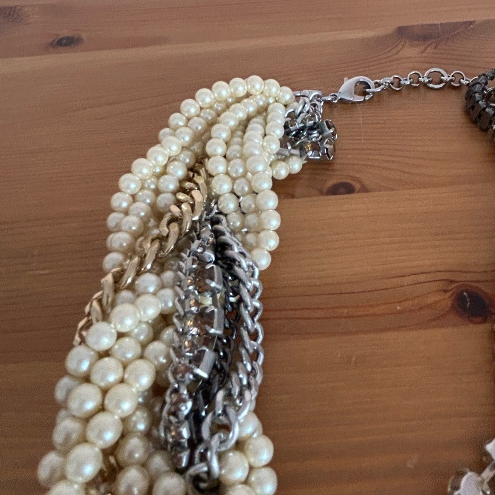 Banana Republic Statement Necklace - Picture 3 of 11